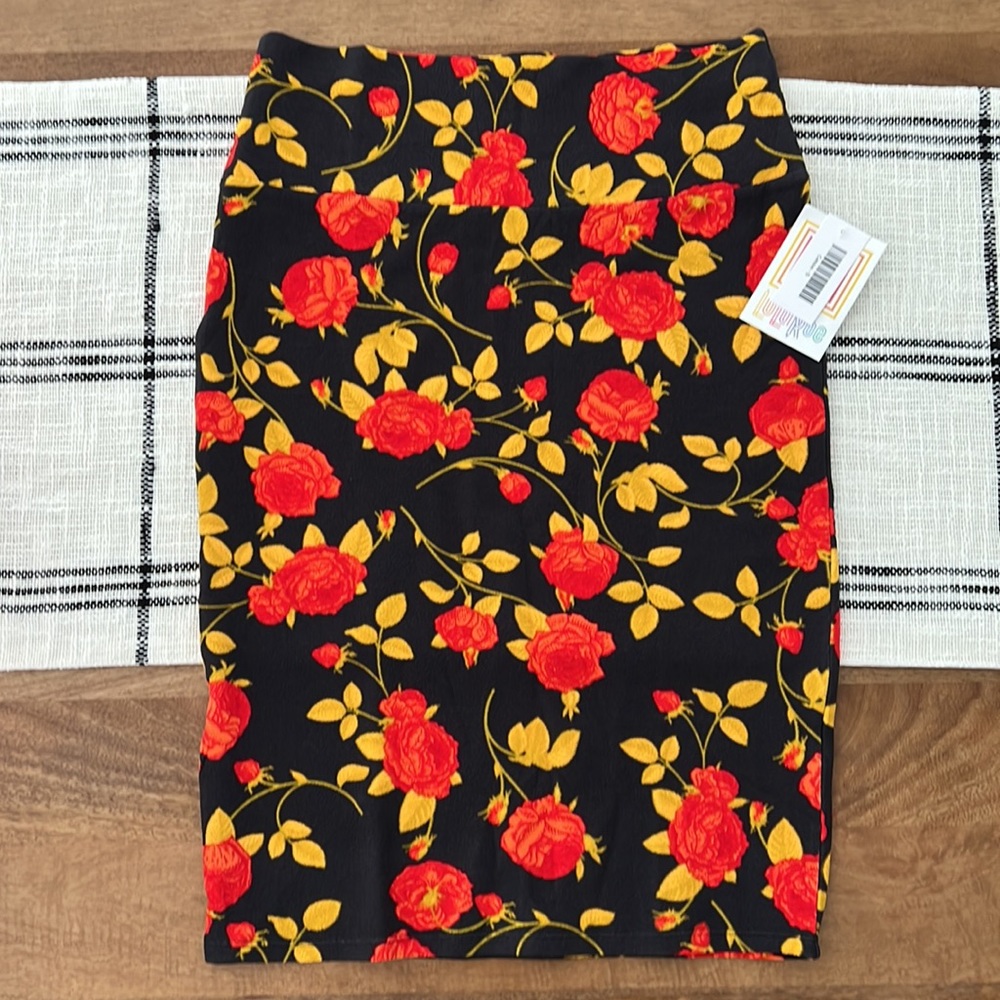 Brand New Beautiful Rose Print LuLaRoe Cassie Skirt